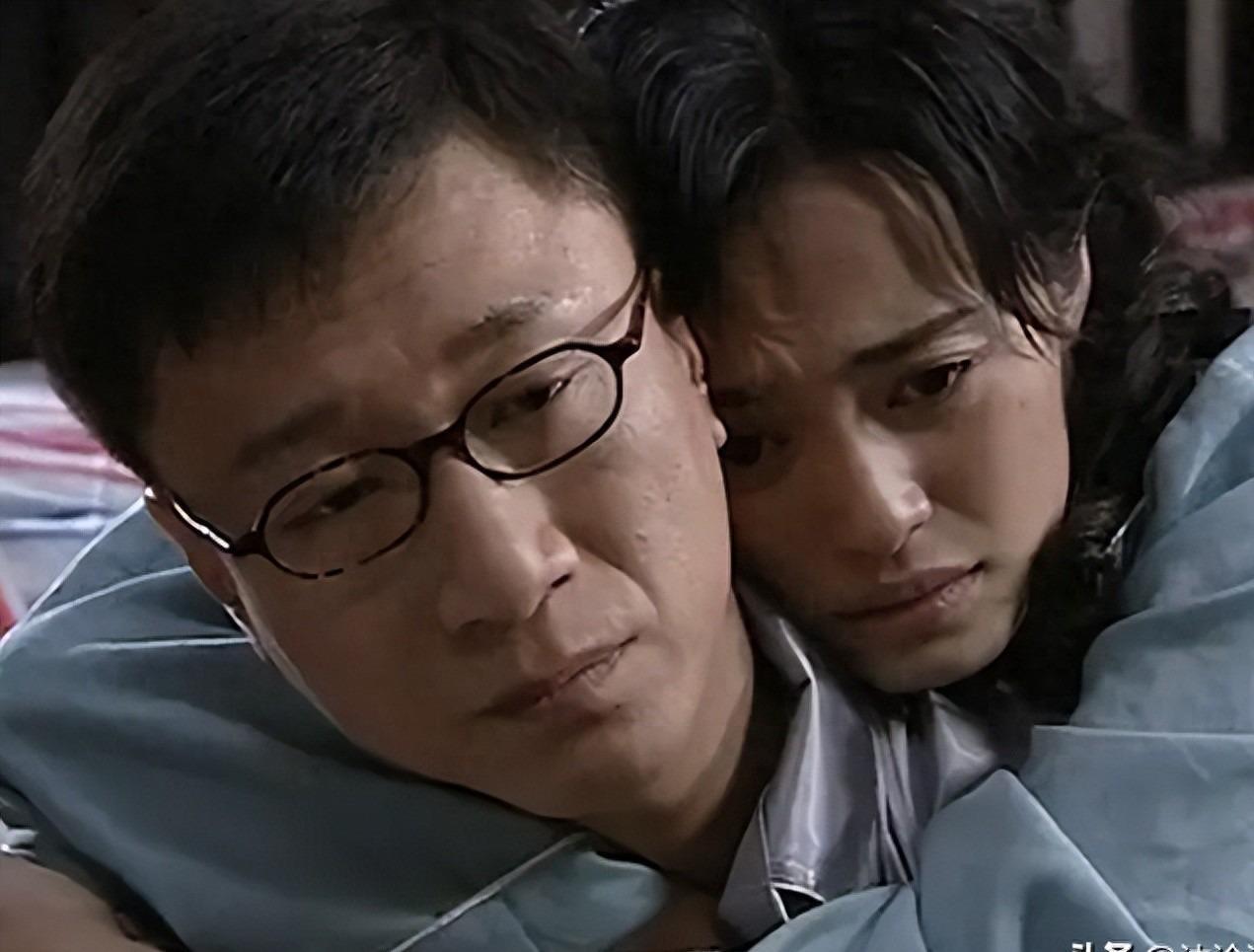 同样是拍谍战剧,将《悬崖》跟《潜伏》放一起,两者差距不言而喻